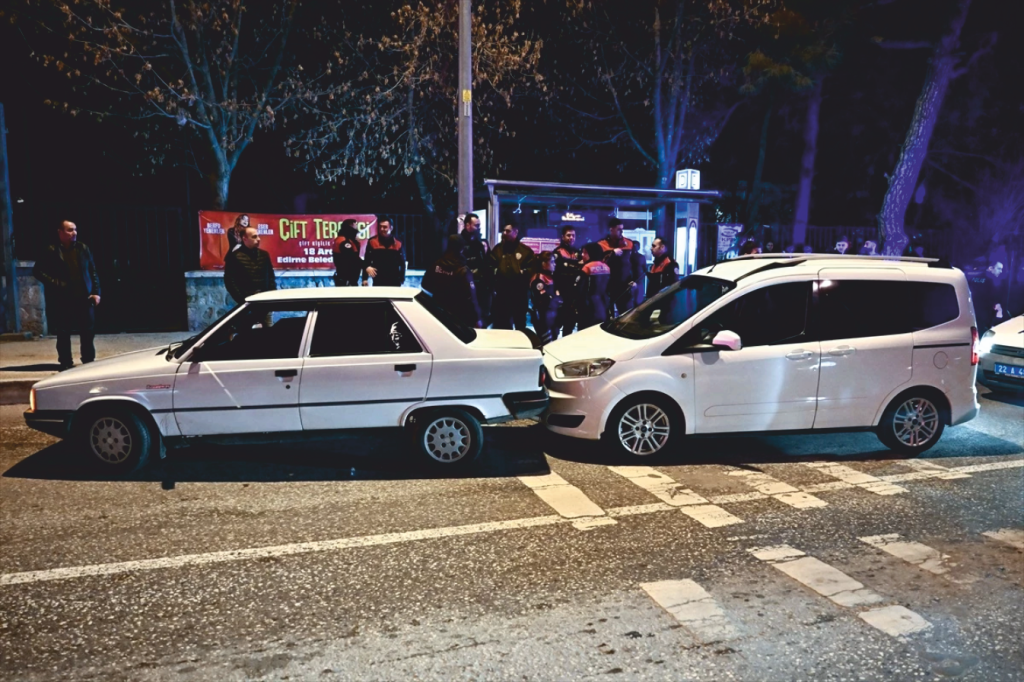 kafayı çekince polis arabasını bile tanıyamadı çarptı