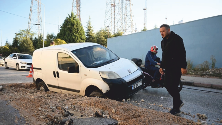 yol çöktü