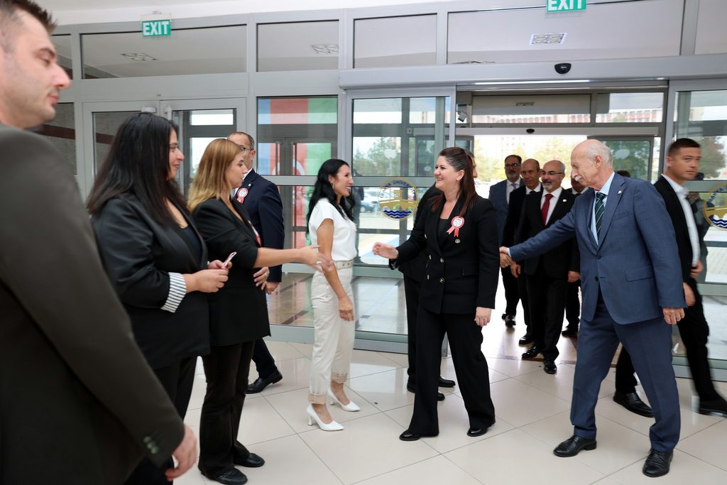 Edirne Belediye Başkanı Filiz Gencan ile TBMM Türkiye-Azerbaycan Parlamentolar Arası Dostluk Grubu Başkanı Şamil Ayrım, program öncesinde katılımcılarla bir araya geldi. Konferans, iki kardeş ülkenin temsilcileri arasında sıcak ve içten buluşmalara da sahne oldu.