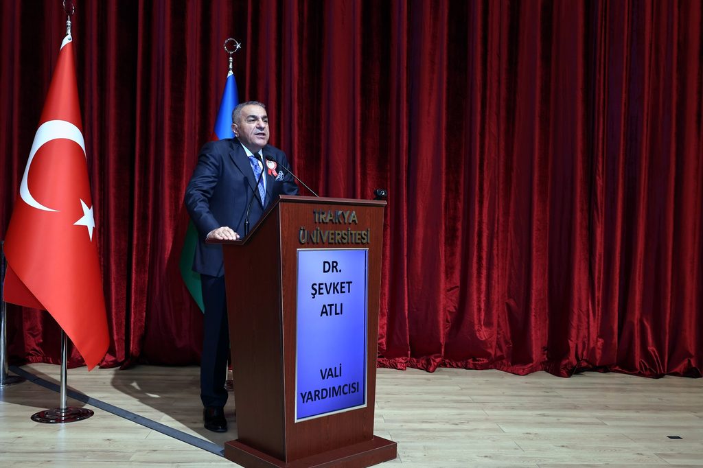 Edirne Vali Yardımcısı Dr. Şevket Atlı, Türkiye ile Azerbaycan arasındaki tarihsel kardeşlik bağlarının geçmişten geleceğe aynı kararlılıkla taşınacağını vurguladı.